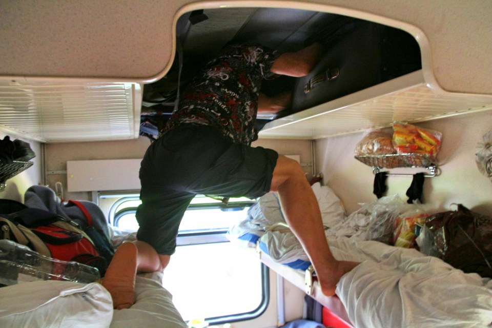 Tavaraa ylähyllyltä kiinalaisittain