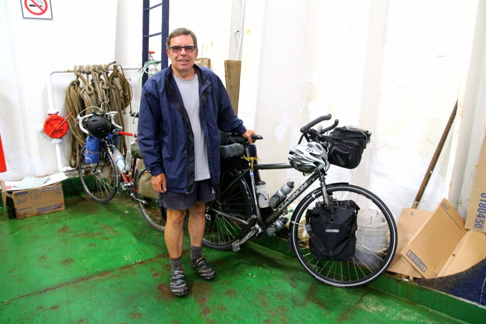 Lautalla Pierre ja mittatilauspolkupyörä