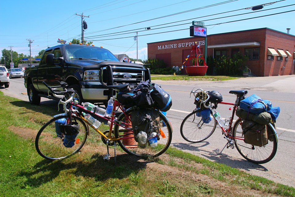 Pyörät parkissa, Machias – Rockland