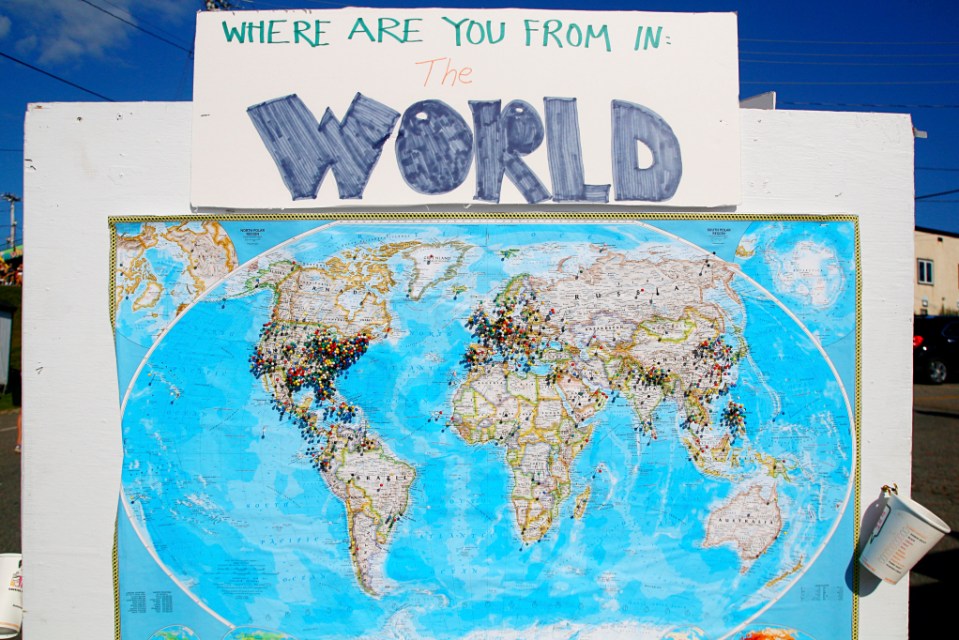 Ihmisiä maailmalta, myös Suomesta