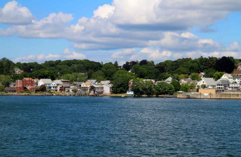 Vastarannalla, New London