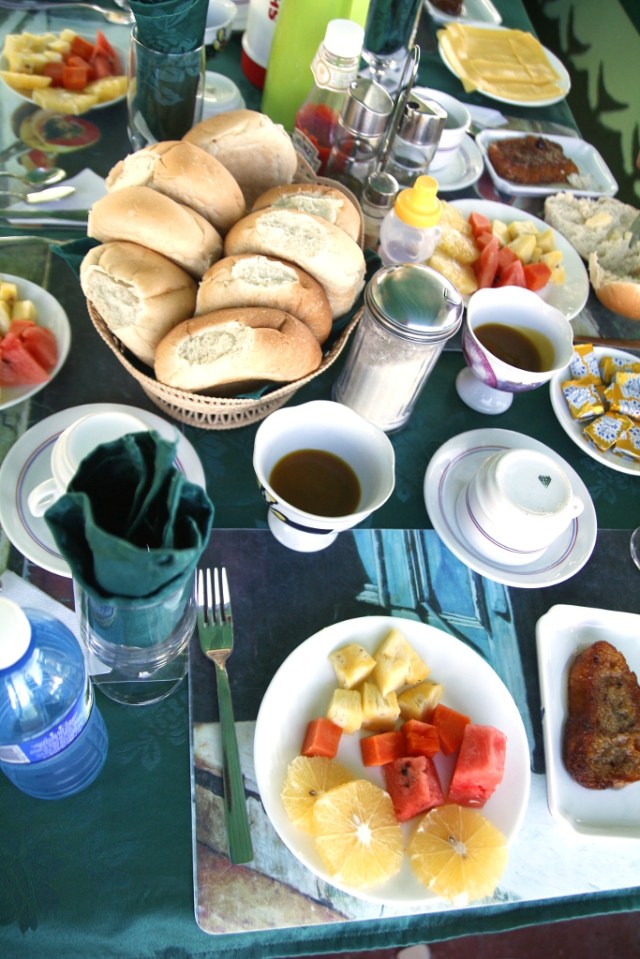 Aamiaspöytä Playa Largolla