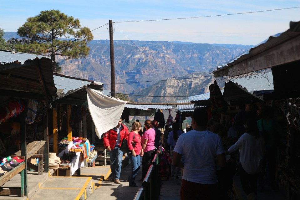 Mitä siellä pilkottaa?