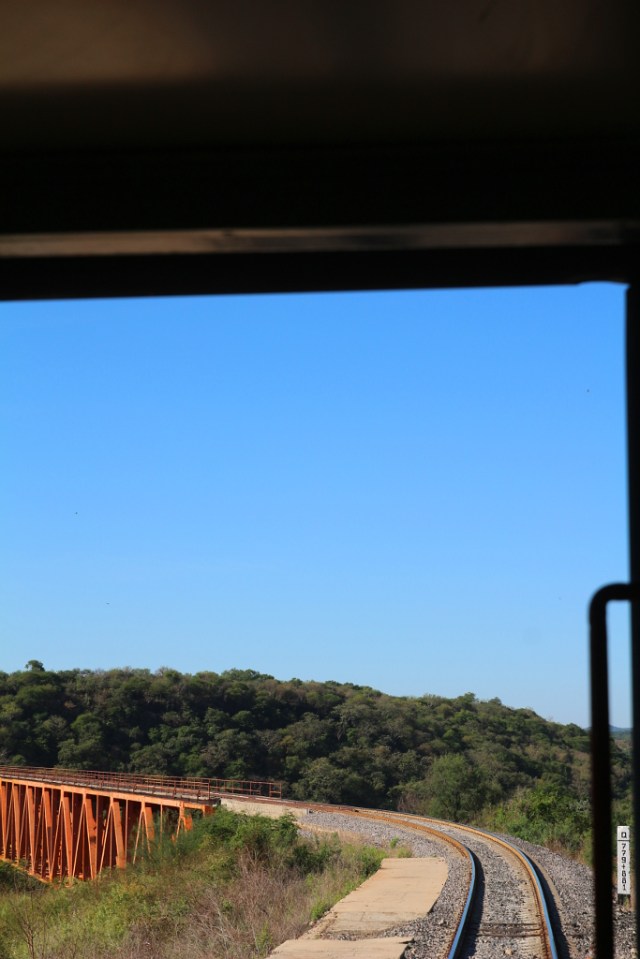 Mielettömiä siltoja