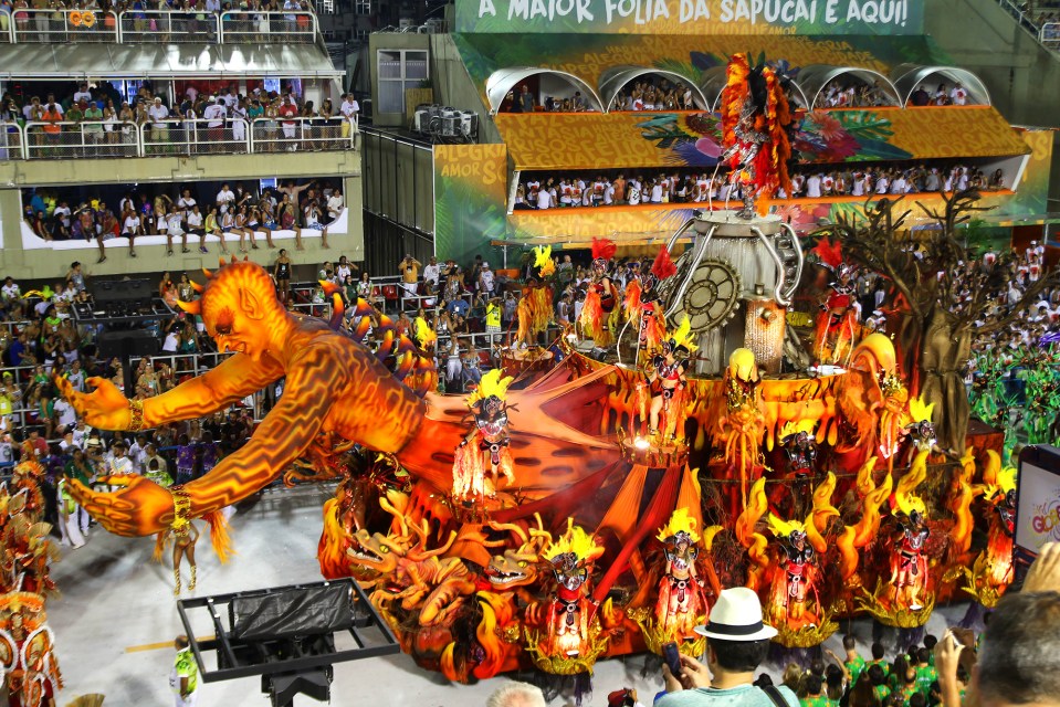 Kovaa menoa Sambadromella