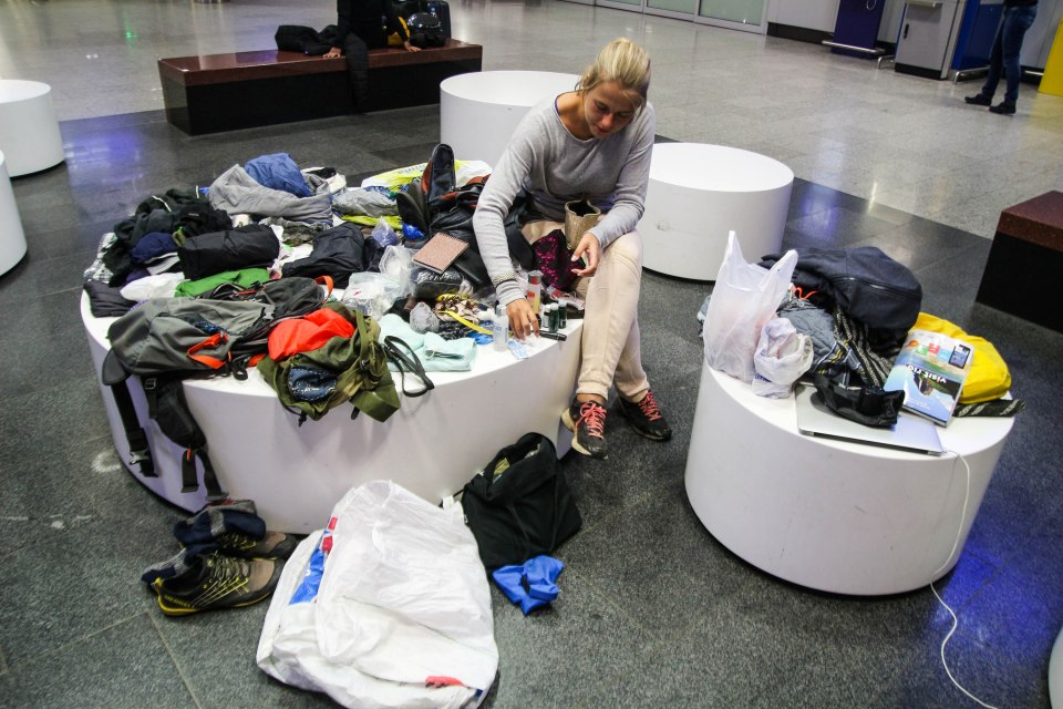 Kamat levällään Frankfurtin kentällä