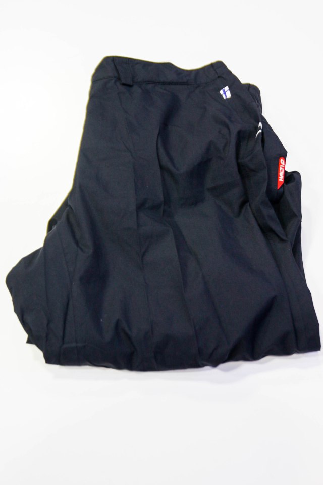 Suomalaiset ohuet sadehousut